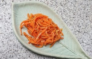 Photo of grated carrots from 건복맘 from Wikimedia Commons