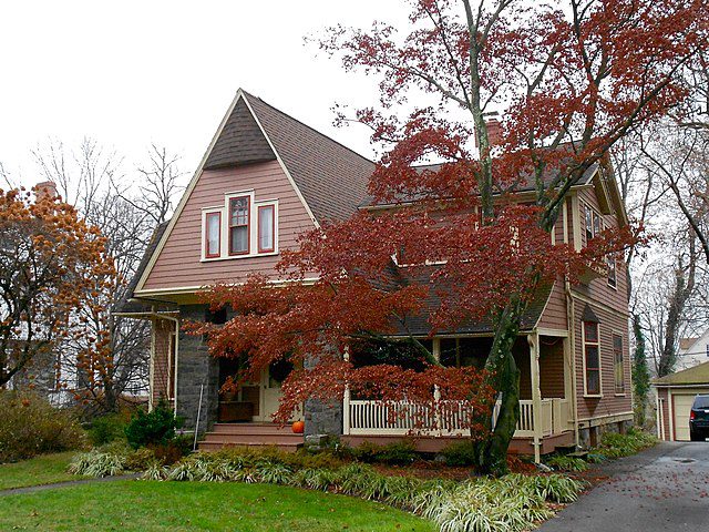 North_Wayne_PA_HD_210_Walnut_Cozy