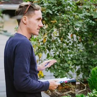 Backyard Eats gardener during an Initial Consultation