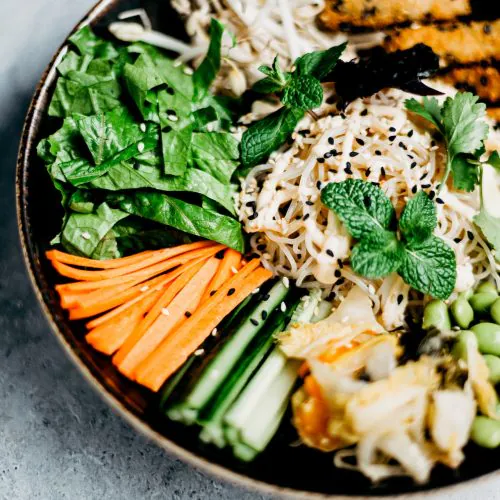 Photo of fresh vegetable salad with noodles from Pexels
