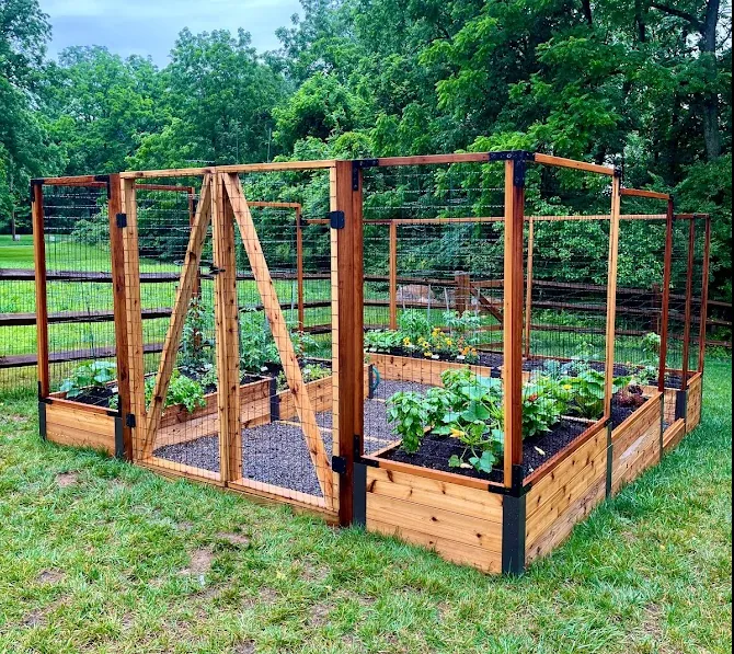 18_ cedar w_ panel fence